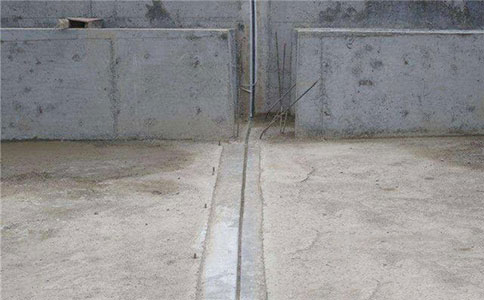 深圳中盛隆解析：屋顶漏水物业该担责吗？附深圳防水补漏解决方案